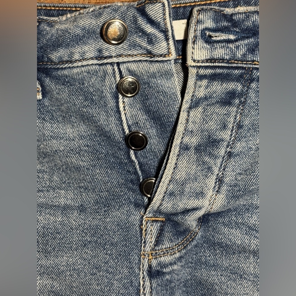 Good American High Rise Cheeky Button Fly Denim Shorts 2/26 - Picture 11 of 12